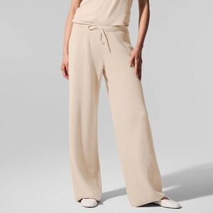 NWOT Alo Yoga Supernatural Sweater Pant - “Macadamia” Size Medium